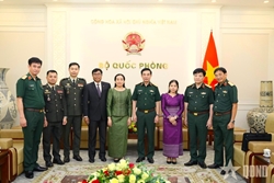 General Phan Van Giang Receives Cambodian Ambassador to Viet Nam
